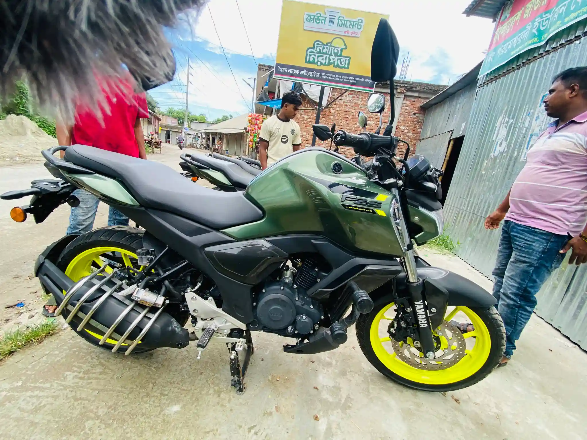 Yamaha fzs v4 thumbnail 2