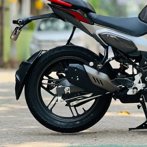 GIXXER Fi DD Black 5100KM thumbnail 3