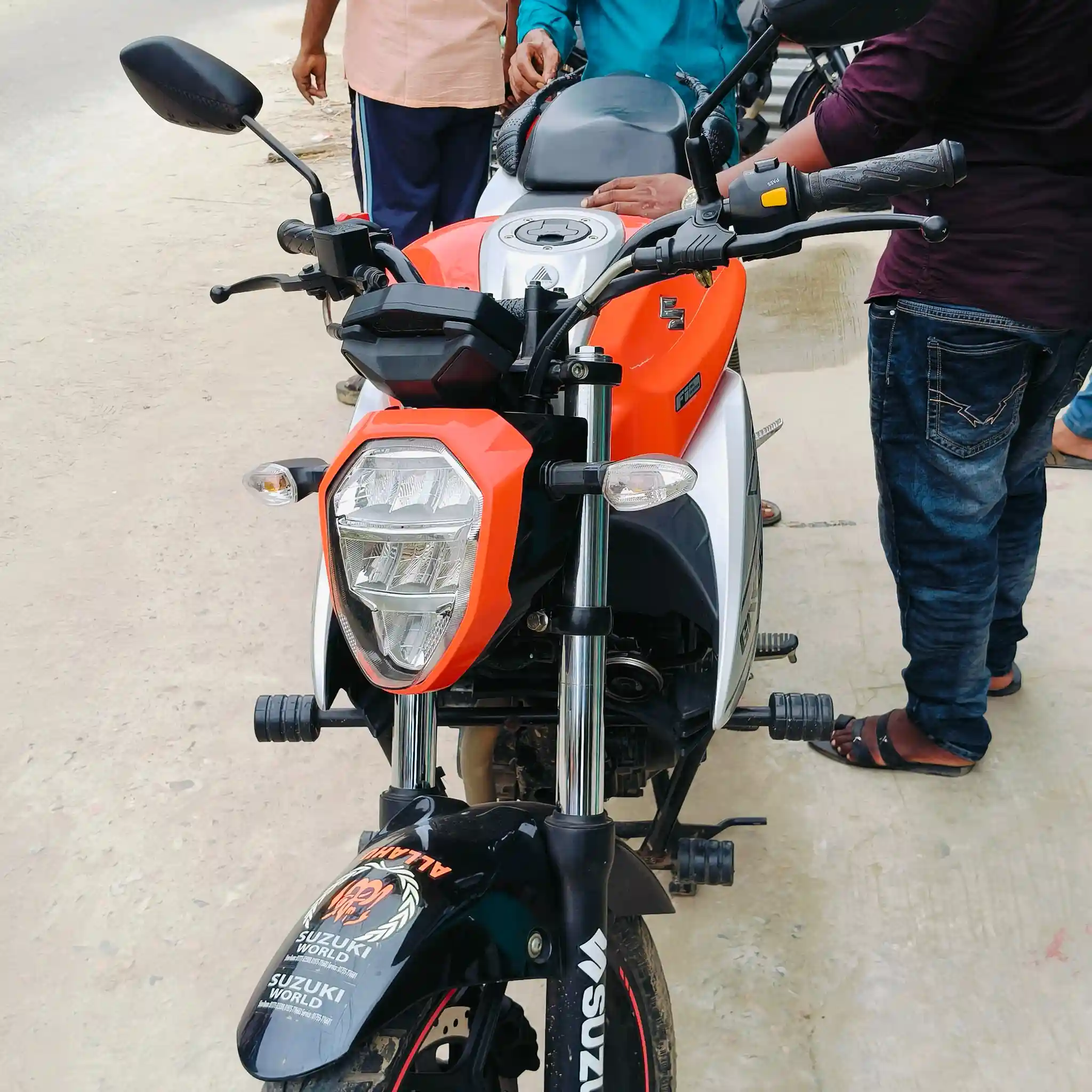 GIXXER Fi Abs Black 14329KM thumbnail 3