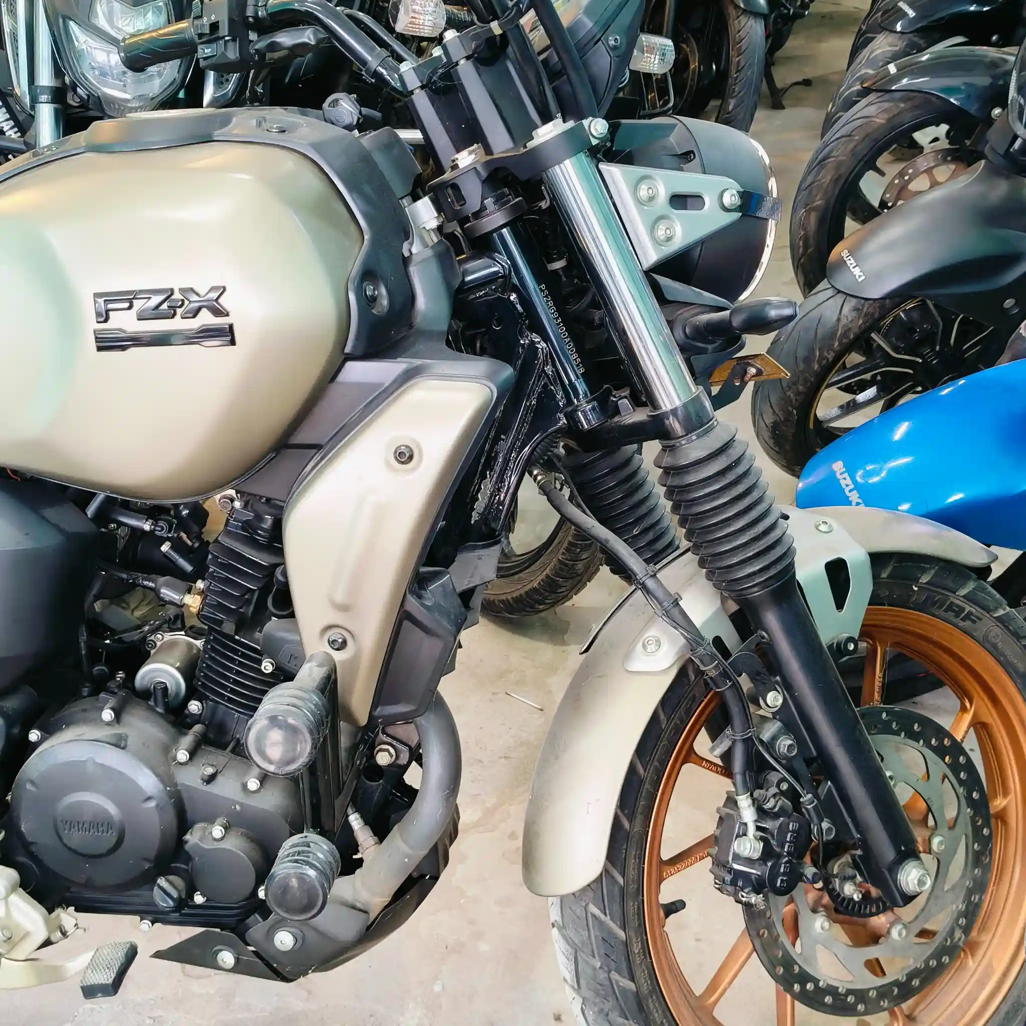 Yamaha FZX ABS Matte Titan 5242KM thumbnail 2
