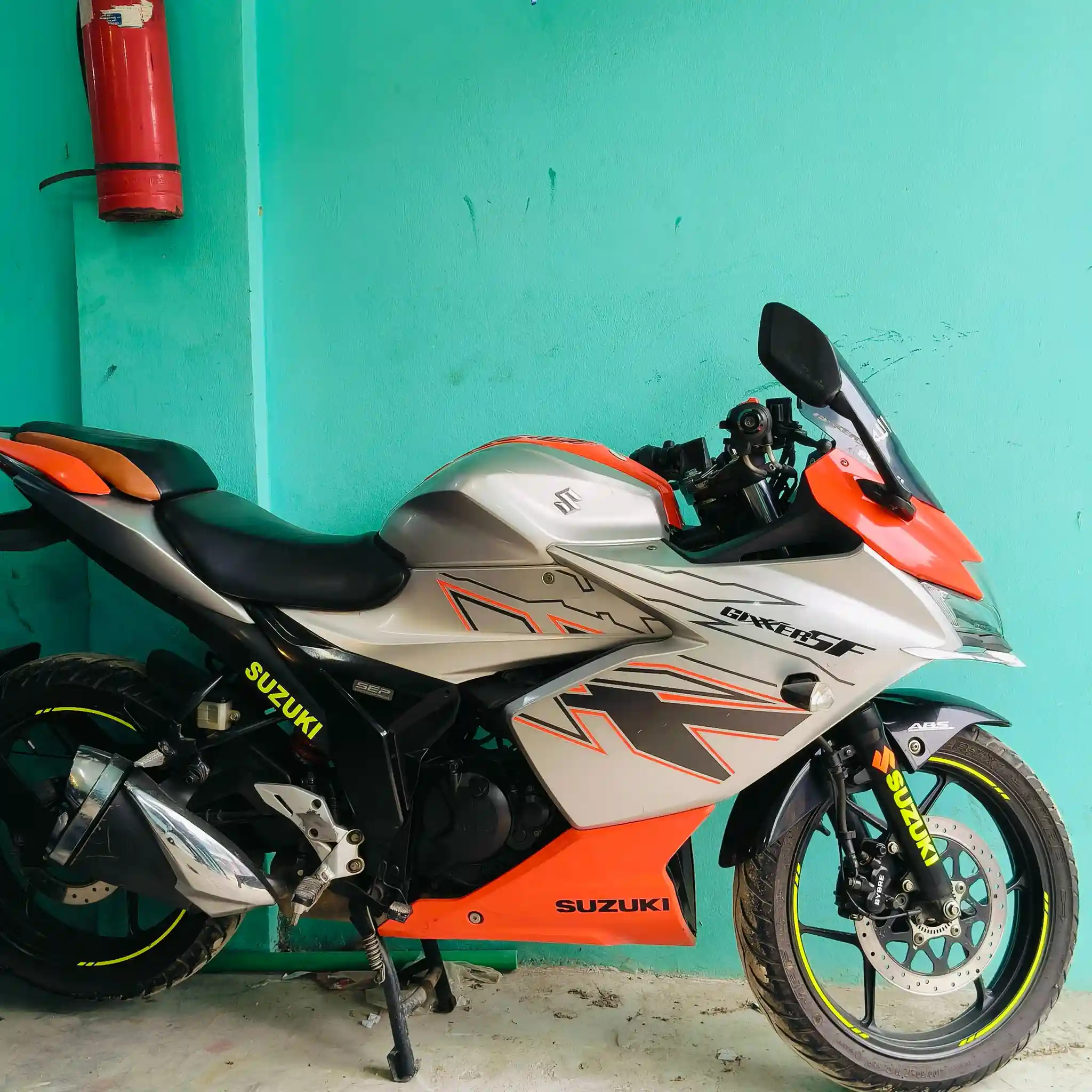 Suzuki Gixxer SF Fi ABS Orange Silver 9933KM