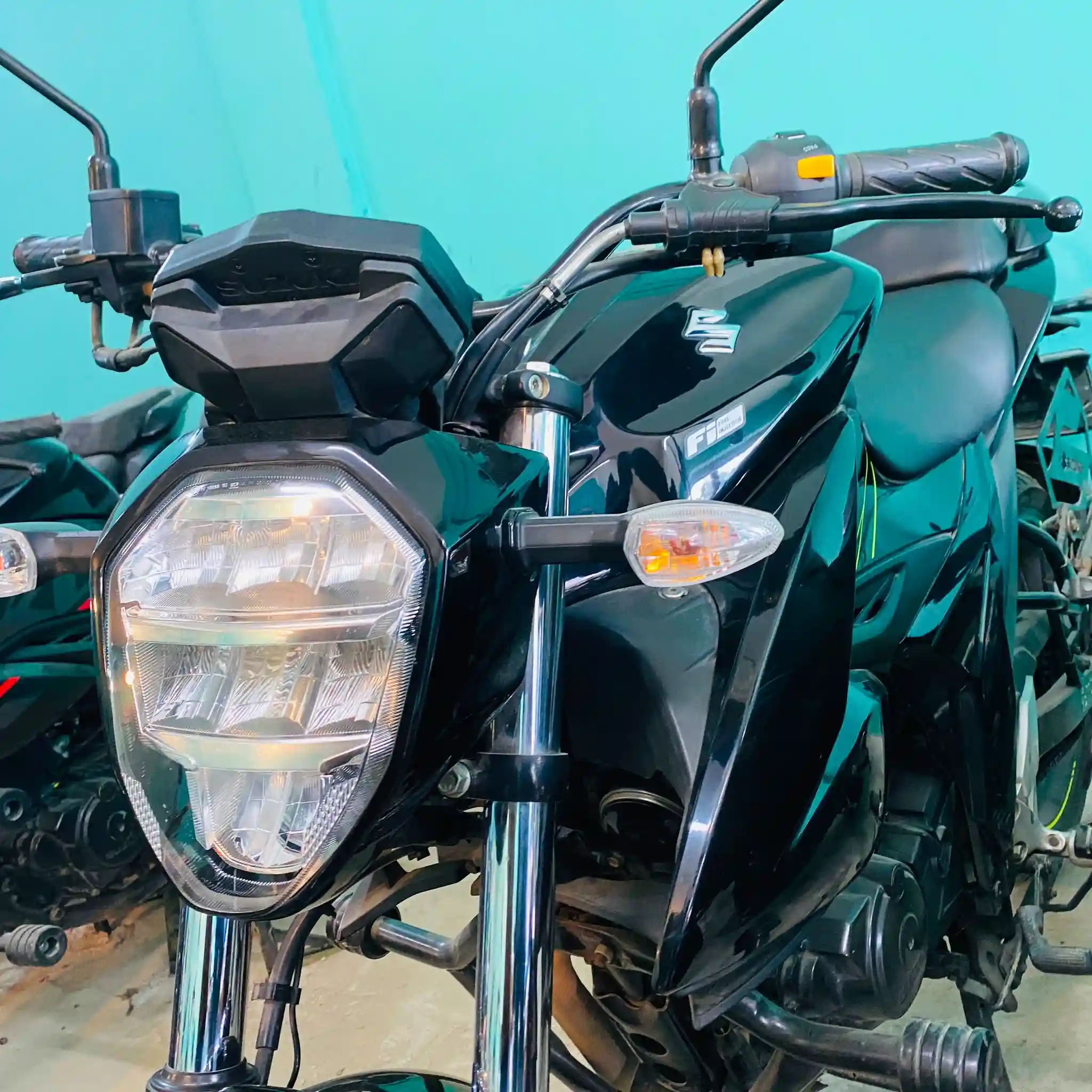Suzuki Gixxer Carb Black 7633KM