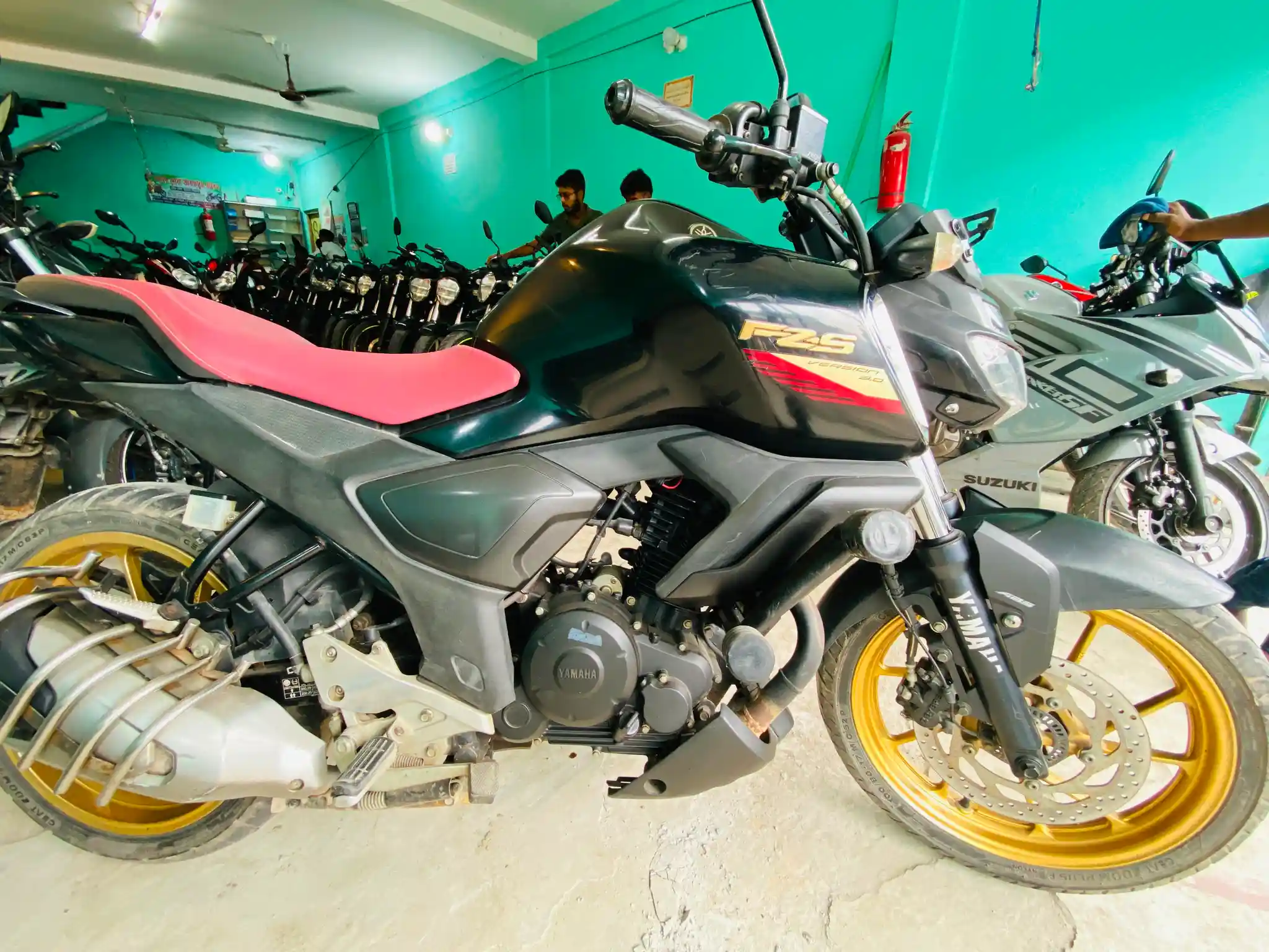 Yamaha FZS V3 3D ABS Black 29476K.M thumbnail 4