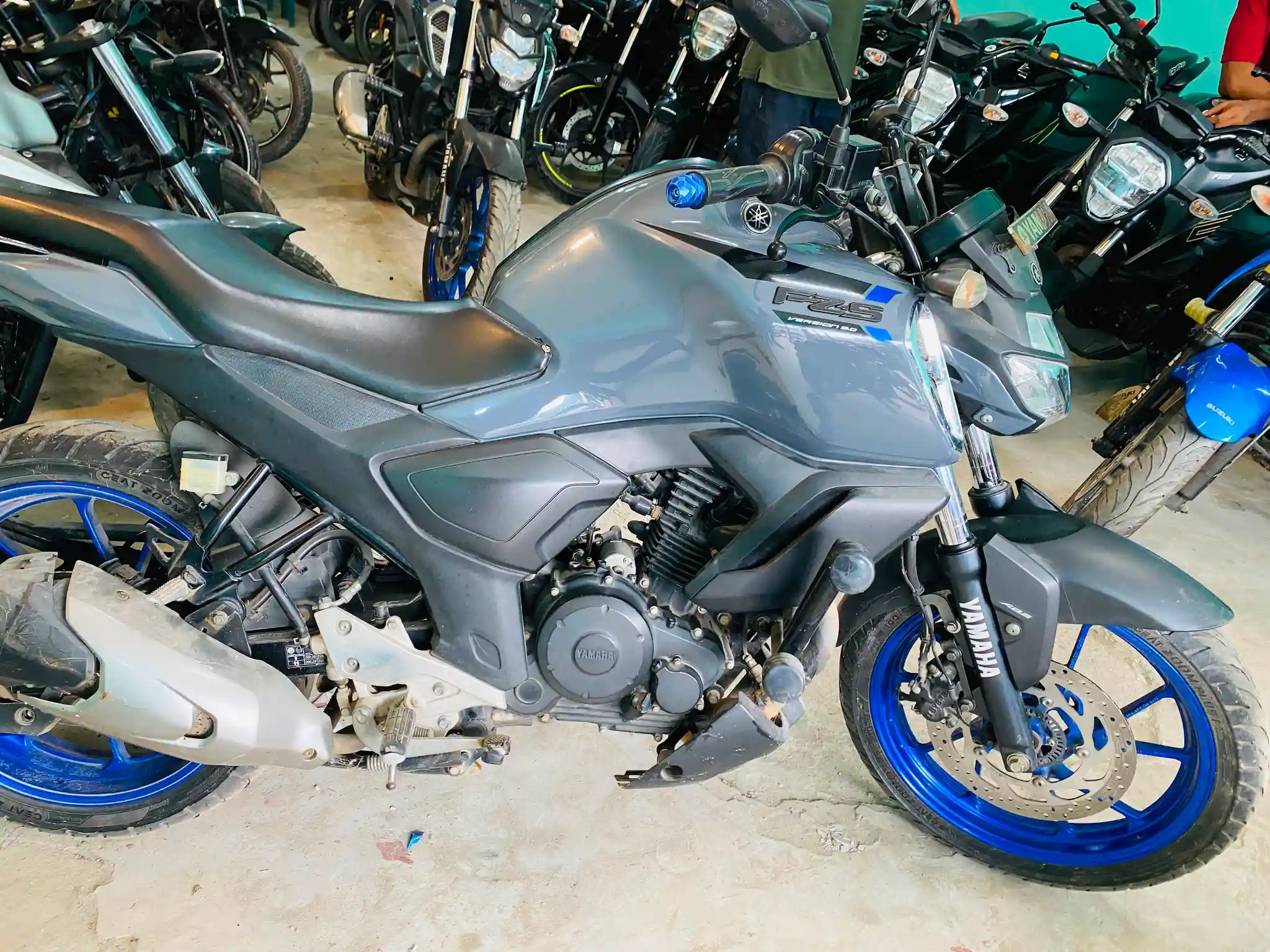 Yamaha FZS V3 3D ABS Gray 24873K.M