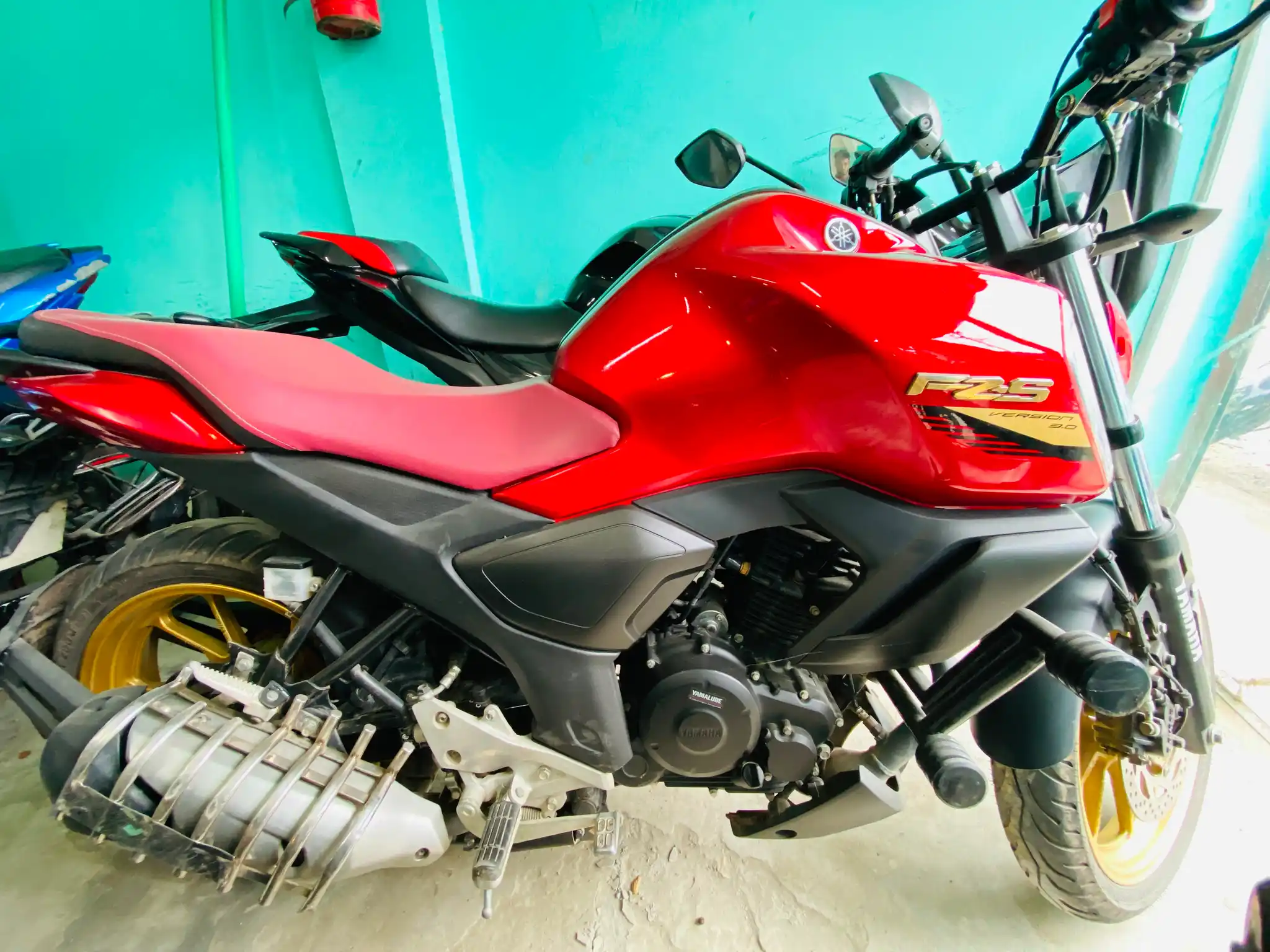 Yamaha FZS V3 3D ABS Red 4873K.M thumbnail 2