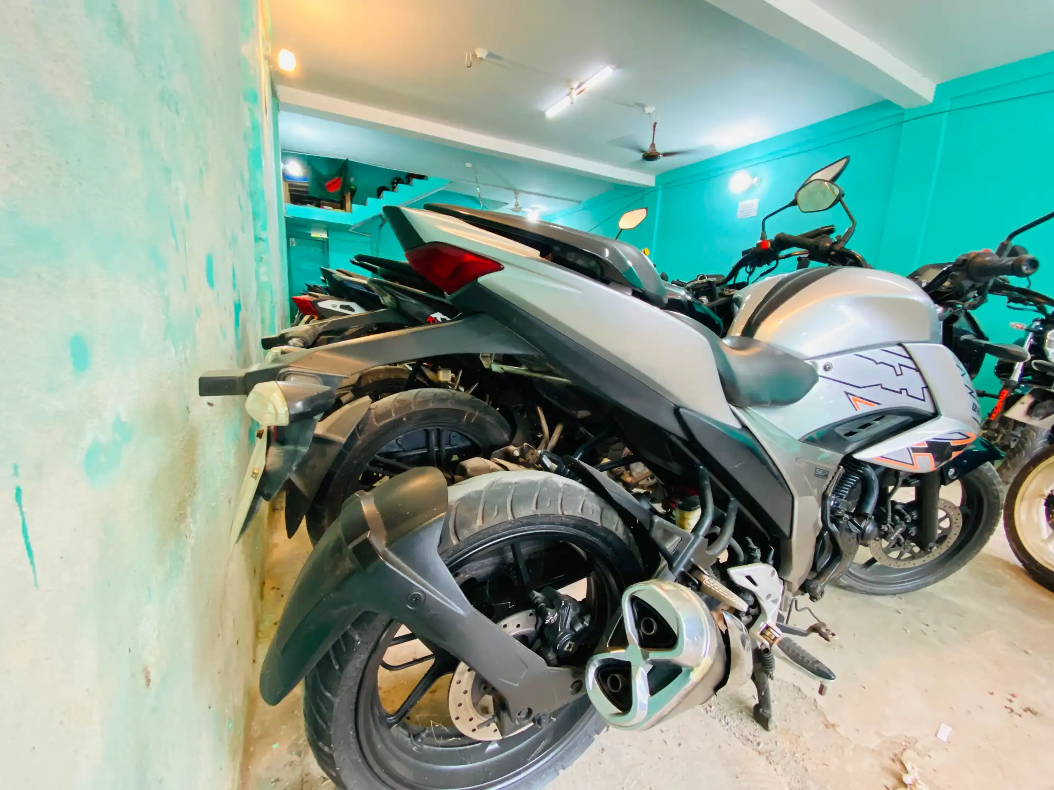 GIXXER Fi Abs White14329KM