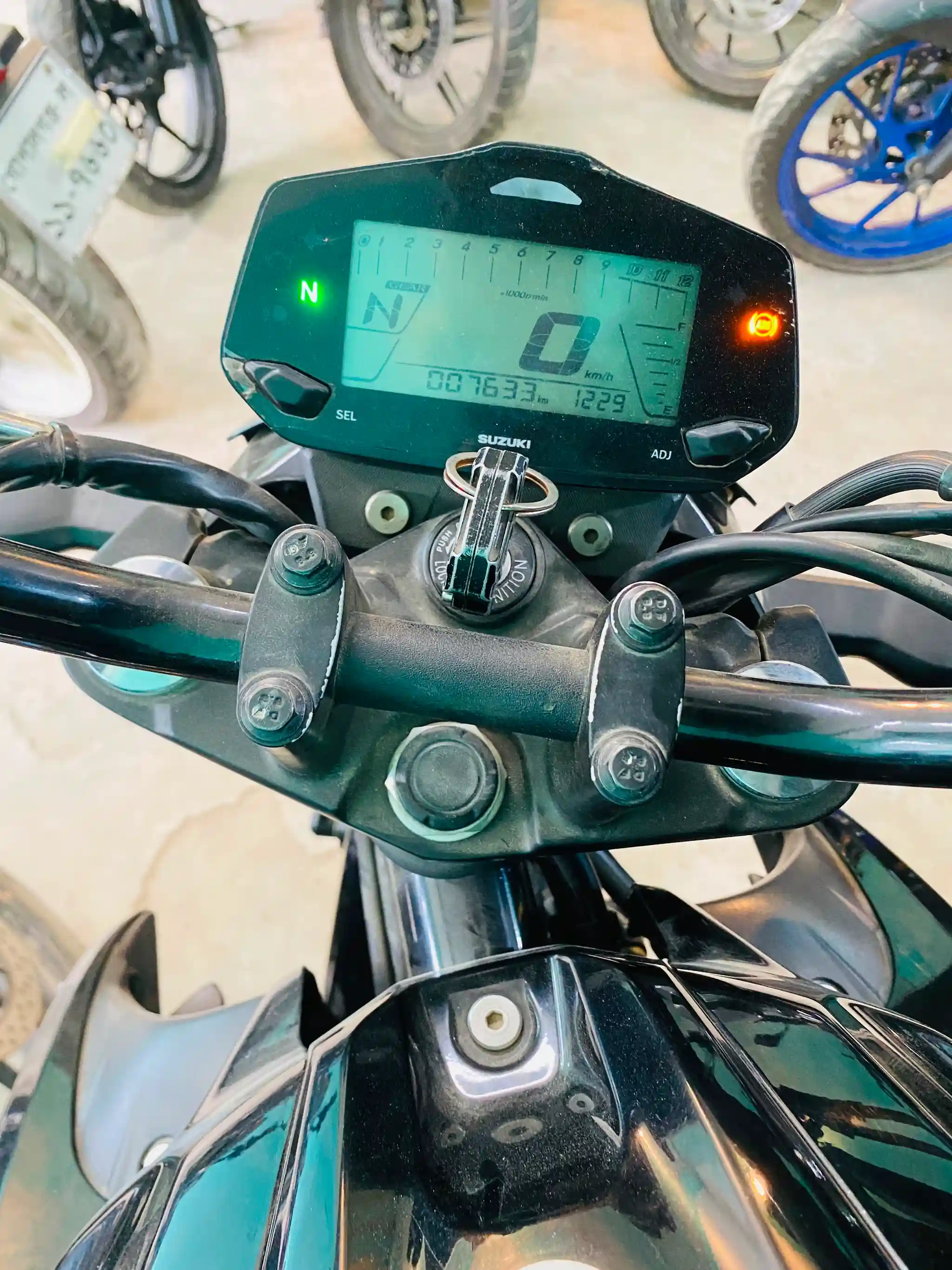 Suzuki Gixxer Carb Black 7633KM