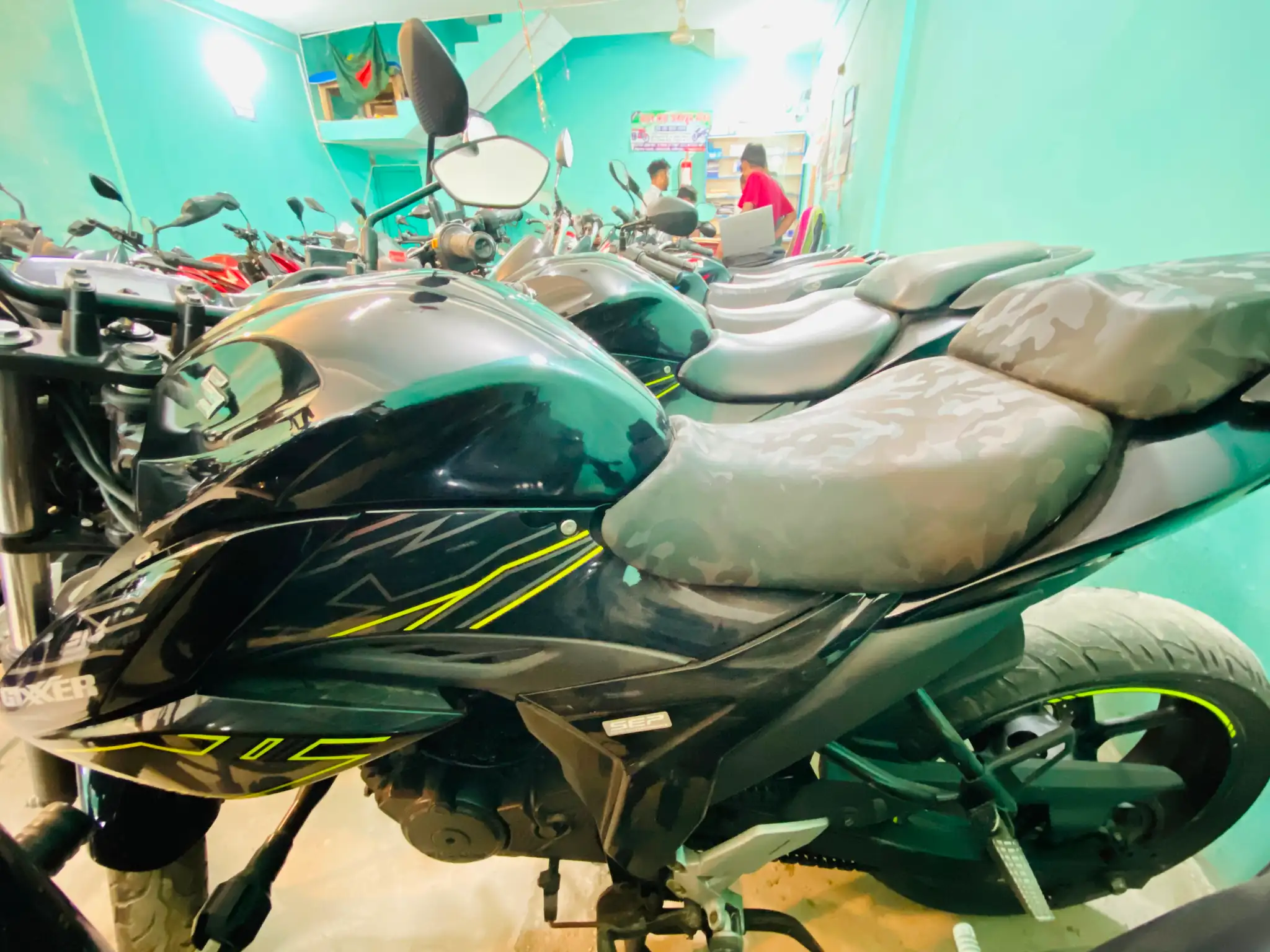Suzuki Gixxer Fi Abs Black 9120KM  thumbnail 3