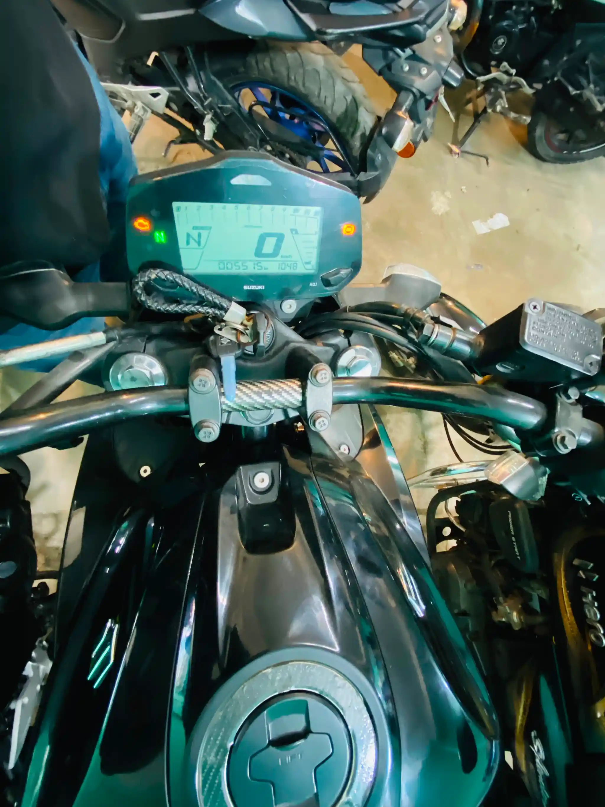 Suzuki Gixxer Fi Abs Black 5515KM  thumbnail 2
