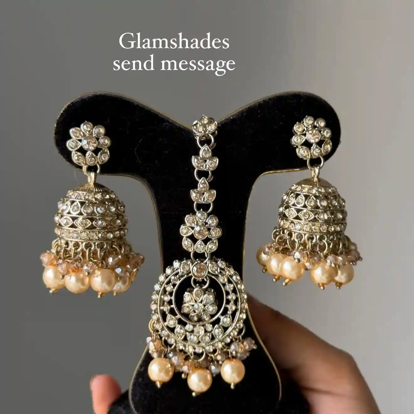 Cute jhumko and tikli set