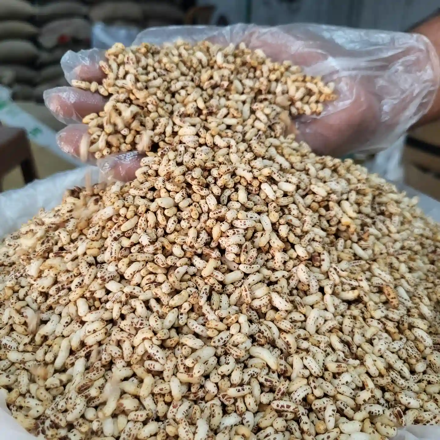 হাতে ভাজা আমনের মুড়ি thumbnail 3